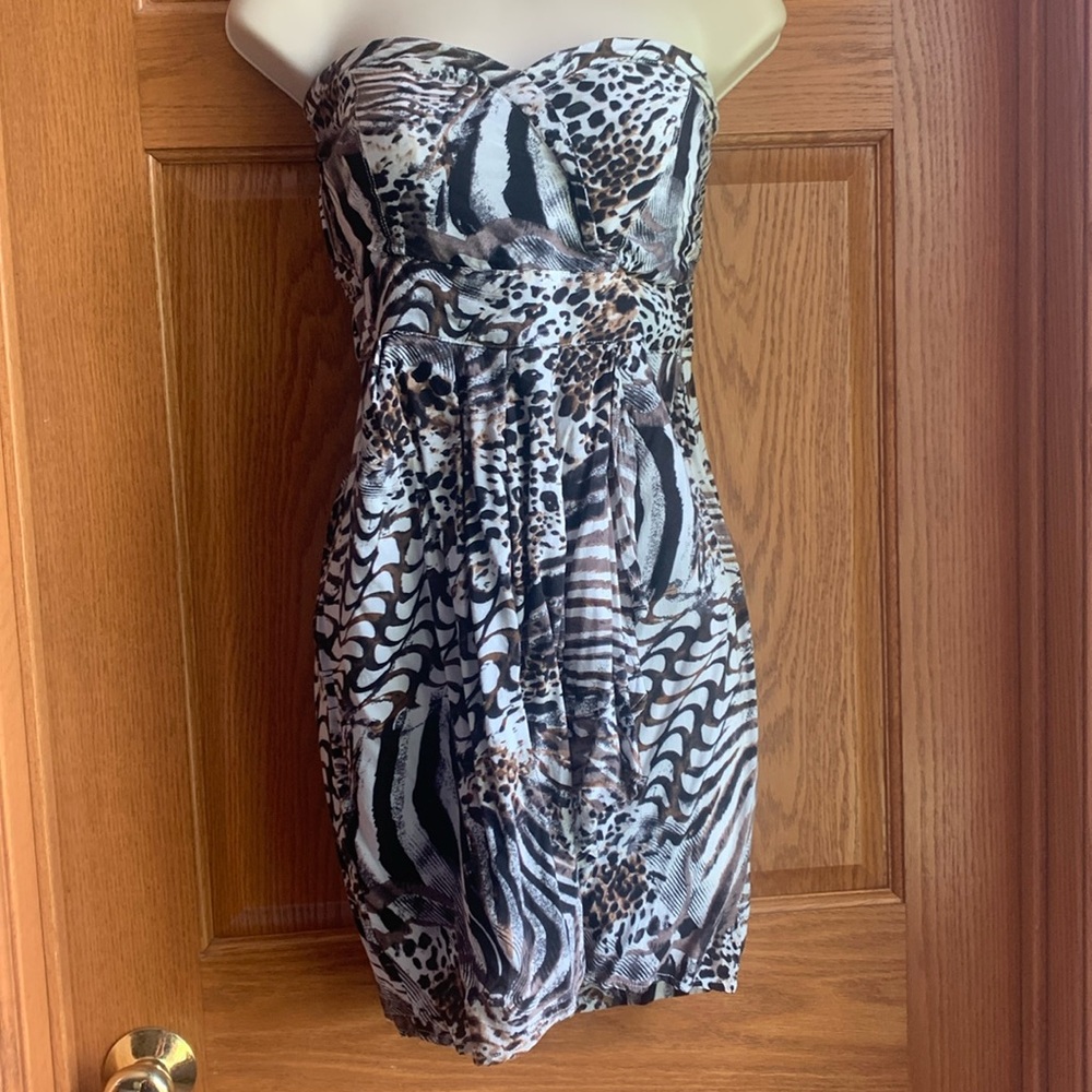 Strapless, multicolored mini dress with sweetheart neckline